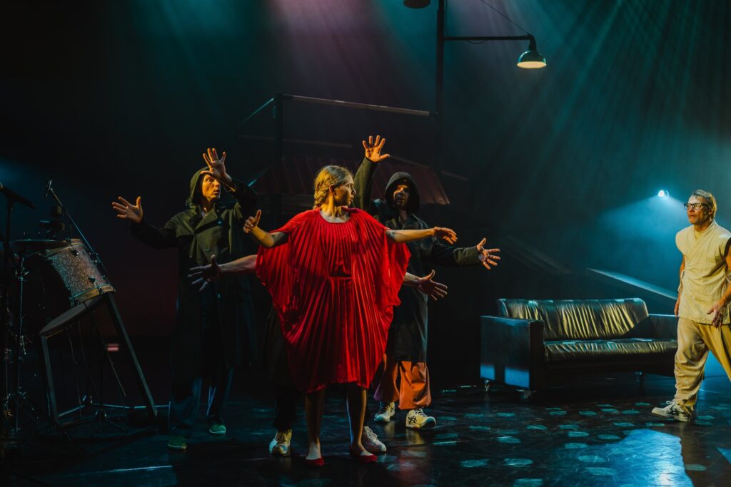 Performance photograph of VAT Teater's Rising Violins.
