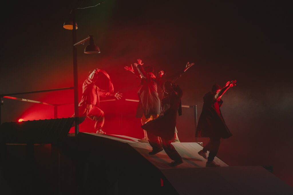 Performance photograph of VAT Teater's Rising Violins.