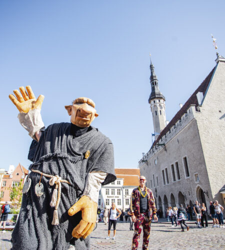 Icelandic cabaret Succulent Circus take their acts to the streets of Old Town, Tallinn Fringe Festival 2026.