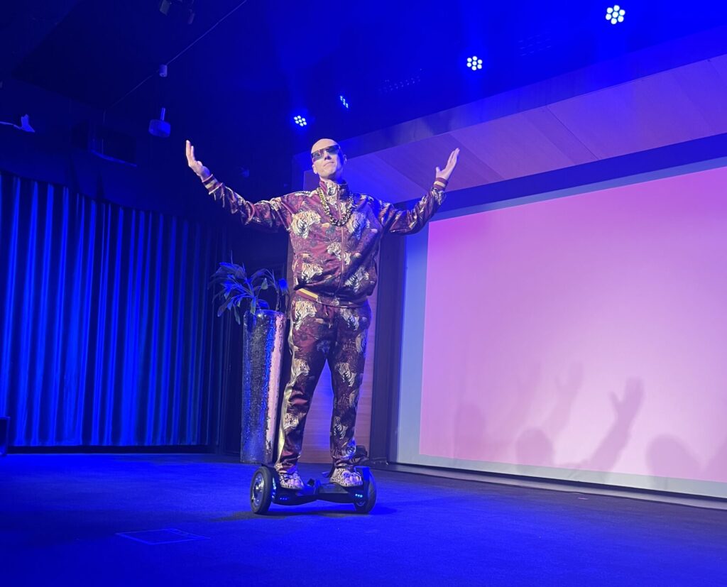 A performer in Succulent Circus at Erinevate Tubade Klubi, Tallinn Fringe Festival 2026.