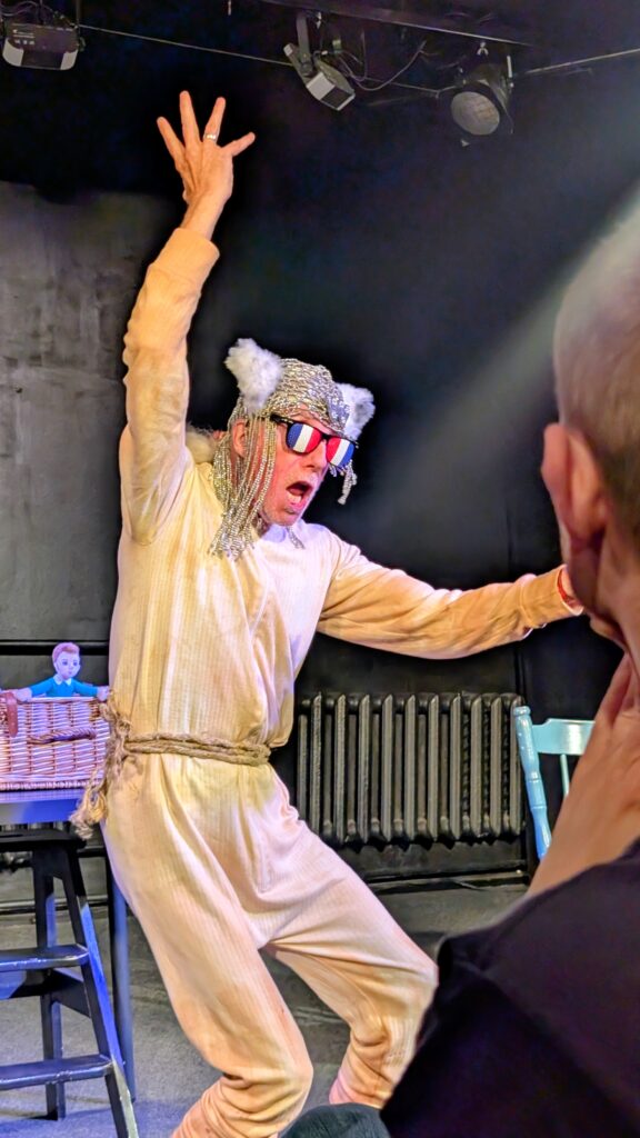 Patrick Kealey in The Life and Rhymes of Archy & Mehitabel, Teoteater, Tallinn Fringe Festival 2026.