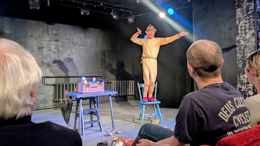 Patrick Kealey in The Life and Rhymes of Archy & Mehitabel, Teoteater, Tallinn Fringe Festival 2026.