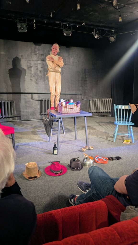 Patrick Kealey in The Life and Rhymes of Archy & Mehitabel, Teoteater, Tallinn Fringe Festival 2026.