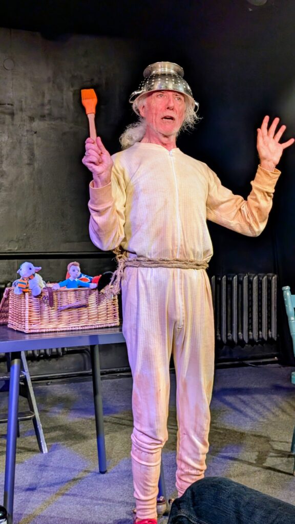 Patrick Kealey in The Life and Rhymes of Archy & Mehitabel, Teoteater, Tallinn Fringe Festival 2026.