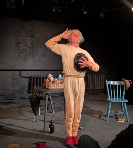 Patrick Kealey in The Life and Rhymes of Archy & Mehitabel, Teoteater, Tallinn Fringe Festival 2026.